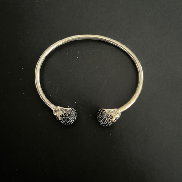Black Skull Cuff - Picture 1 of 4